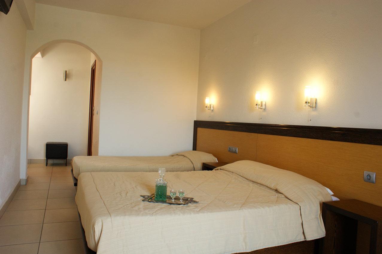 Aposperides Hotel Livadi  Luaran gambar